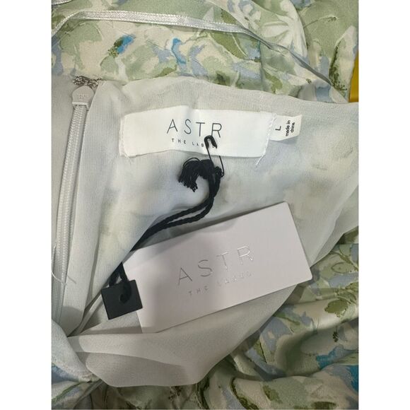 NWT ASTR THE LABEL Clarita Dress in Green & Blue Floral Size L $390 - Picture 8 of 9